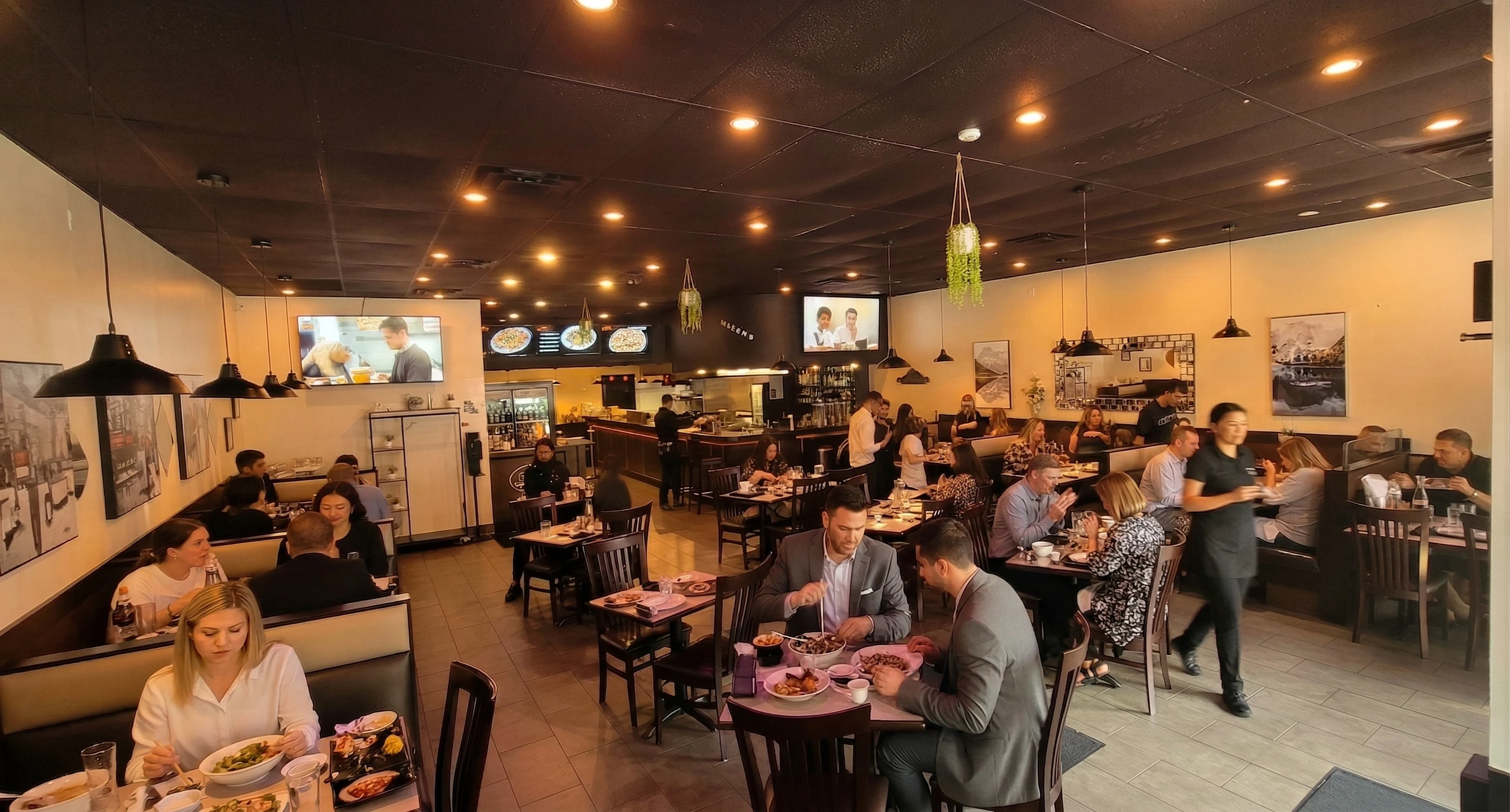 Freddy's Mediterranean packed dining room during dinner service